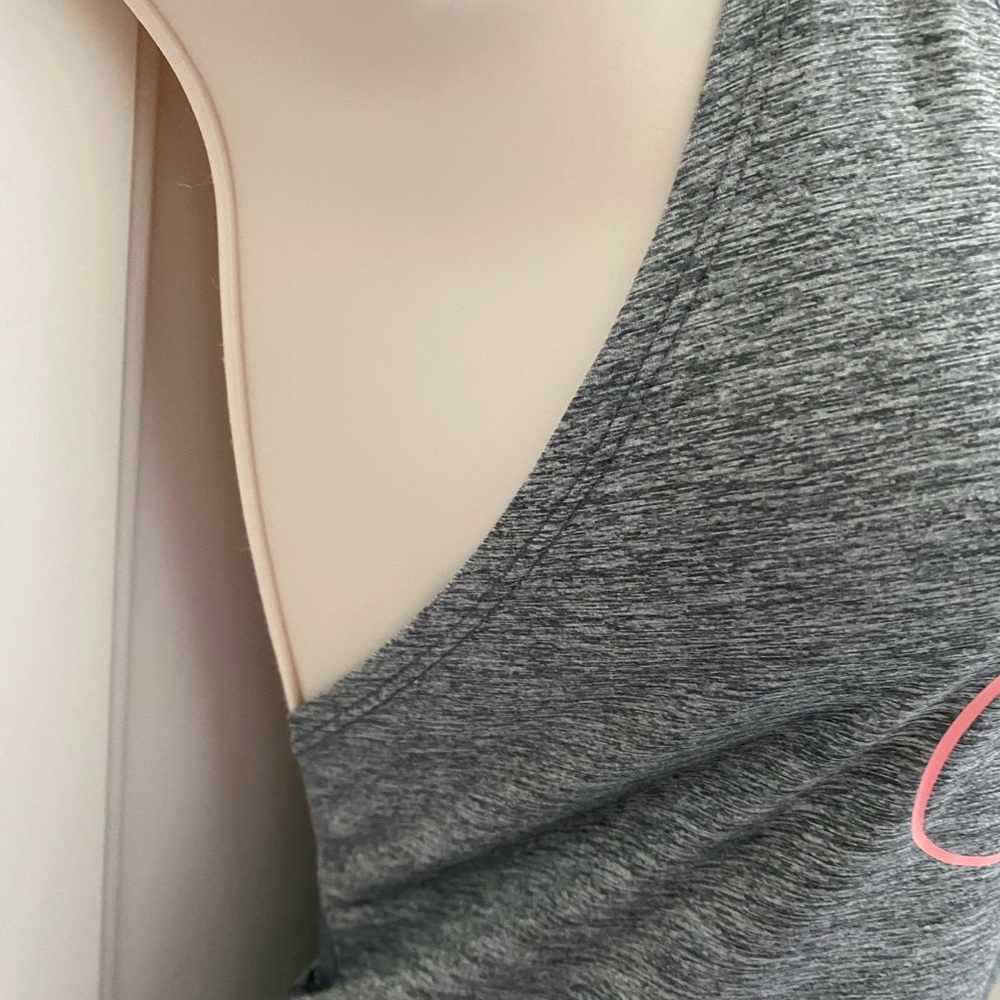 Nike Women's dry fit Heather Gray Tank with Pink Swoosh - Picture 7 of 12